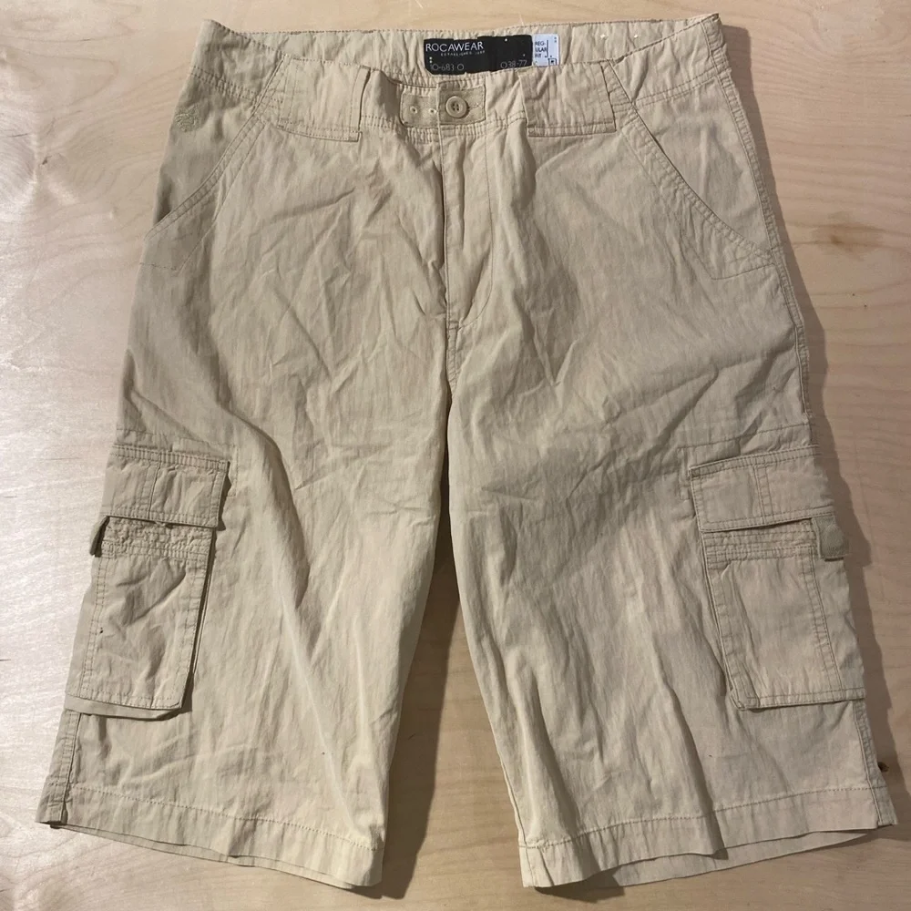Rocawear Light Tan Cargo Shorts 34 (OK)